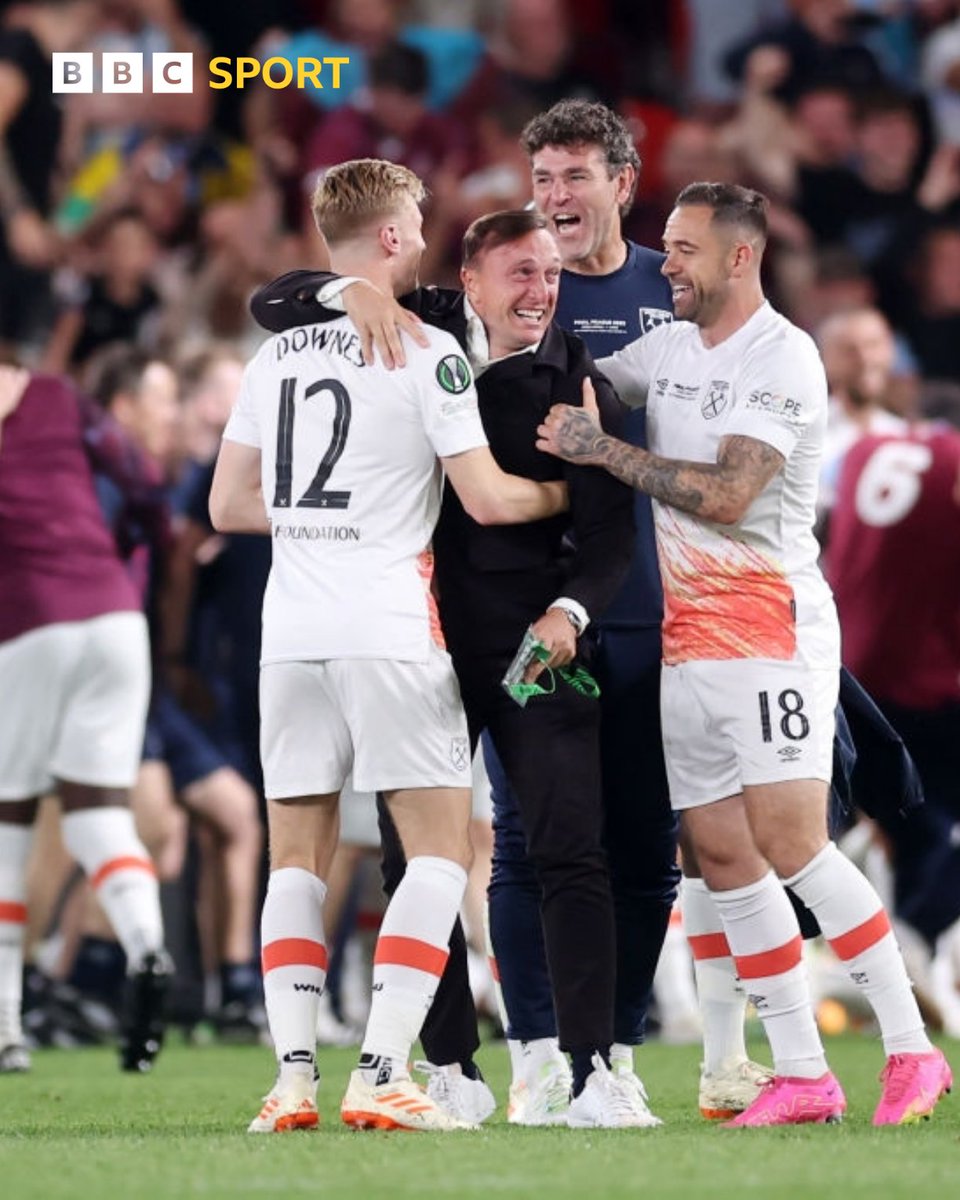 BBCSport's tweet photo. Mark Noble getting in amongst it ❤⚒

#UECLfinal https://t.co/l1T928TpSN