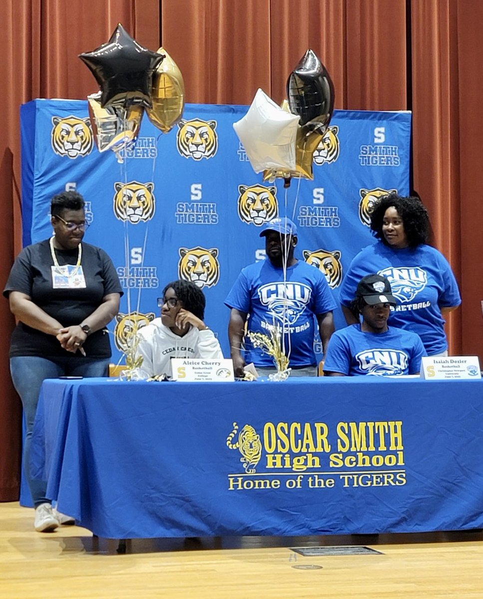 OscarSmithHigh's tweet photo. Final senior signing ceremony. 
A. Cherry going to Cedar Crest College and I. Dozier going to Christopher Newport University.  Both will continue their education while playing basketball.  @OFSAmbushNation #smithset #ballislife 🏀🏀 #ADCollins https://t.co/zEk0NIGcnW