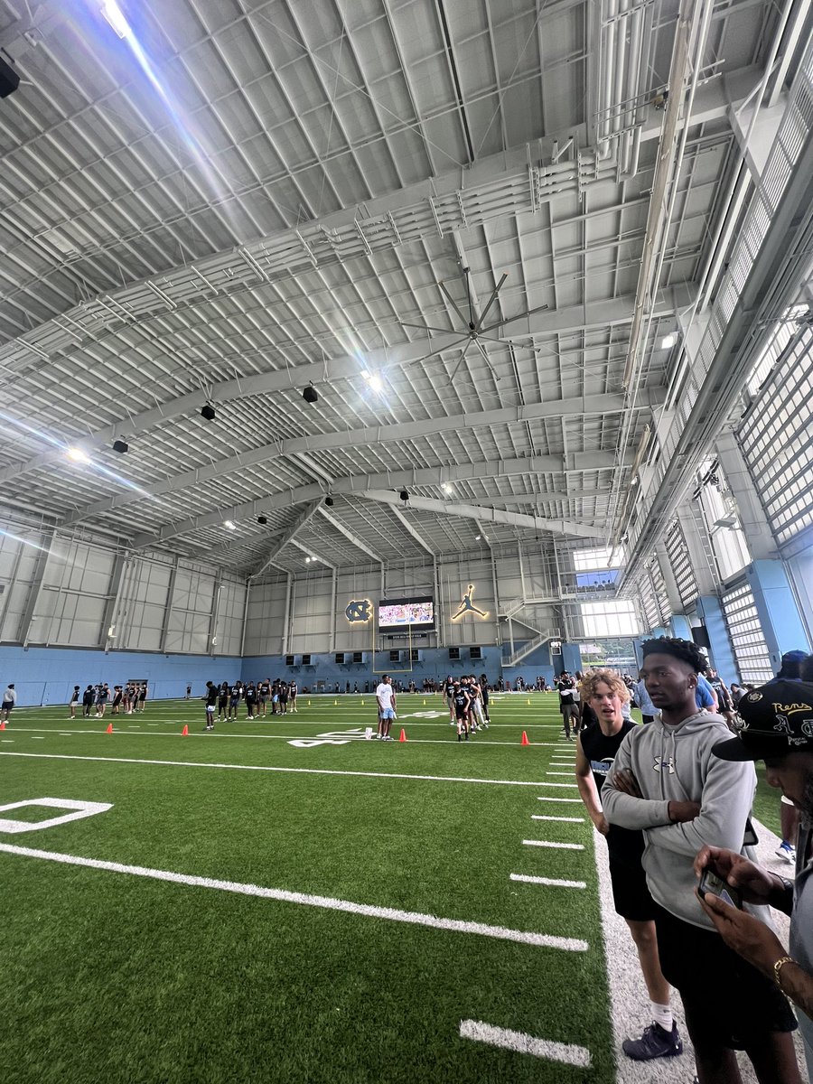 DarianMcKenzie9's tweet photo. Had an amazing day @UNCFootball camp today . Learned from an amazing coaching staff and met a lot of great players . I look forward to returning #goheals
@coachmeans_20 @CoachLPorter @BE1STRING @CoachYeager2019 @mikehill757 https://t.co/YWlpfJ5VcB