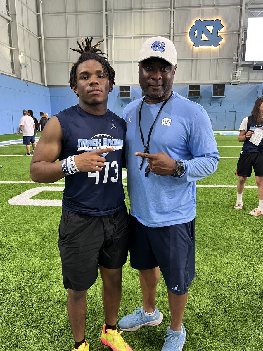 DarianMcKenzie9's tweet photo. Had an amazing day @UNCFootball camp today . Learned from an amazing coaching staff and met a lot of great players . I look forward to returning #goheals
@coachmeans_20 @CoachLPorter @BE1STRING @CoachYeager2019 @mikehill757 https://t.co/YWlpfJ5VcB