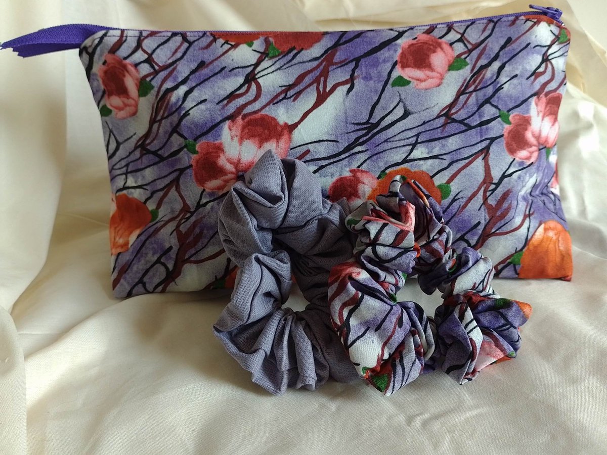 AnnaJLacey's tweet photo. Excited to share the latest addition to my #etsy shop: makeup bag/ cosmetic bag/ pencil case. Magnolia on purple background, purple lining. Zipper fasterning. 9"x6"x3" (23x15x8 cms) https://t.co/qIOuYvu42m #cosmeticbag #pencilcase #magnolia #flowers #fullylined #abstra https://t.co/UQIwzU7sci