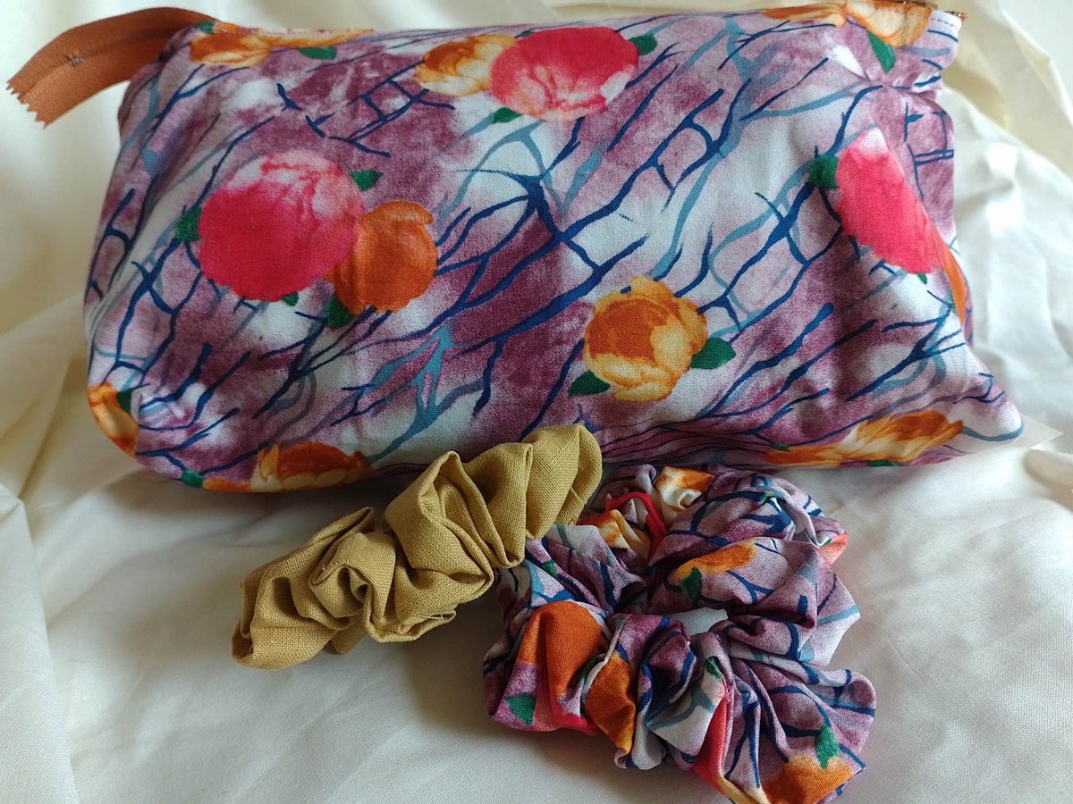 AnnaJLacey's tweet photo. Excited to share the latest addition to my #etsy shop: make up bag/ pencil case/ cosmetic bag. Magnolia flowers on purple background, mustard coloured lining, plastic zipper, 9"x6"x3"(23x15x8cm) https://t.co/Y3tACSsScR #makeupbag #cosmeticbag #pencilcase #purple #musta https://t.co/VEl6staRGh