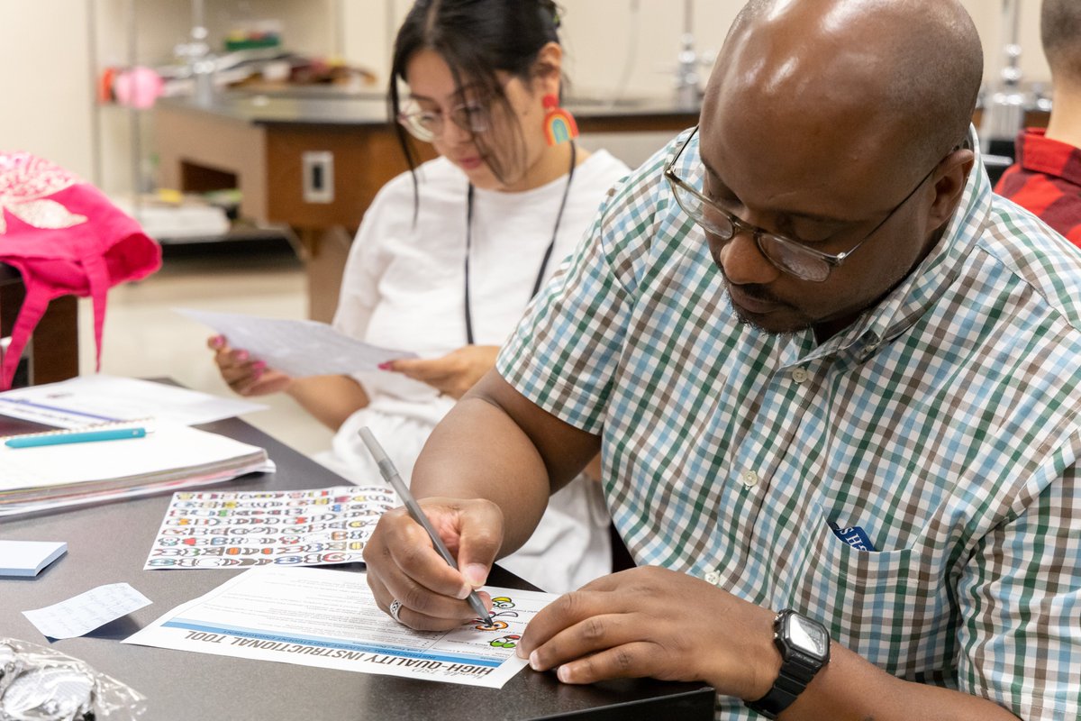 Humble_Visual's tweet photo. What an amazing Day 3⃣ of @HumbleISD_PL's ⭐️Summer PD!⭐️  From meaningful discussions and analyzing data to working with the High-Quality Instructional Tool!

#HumbleISD_TandL  #HumbleConnections

📸 Jenn Moore https://t.co/iXN8puV62f