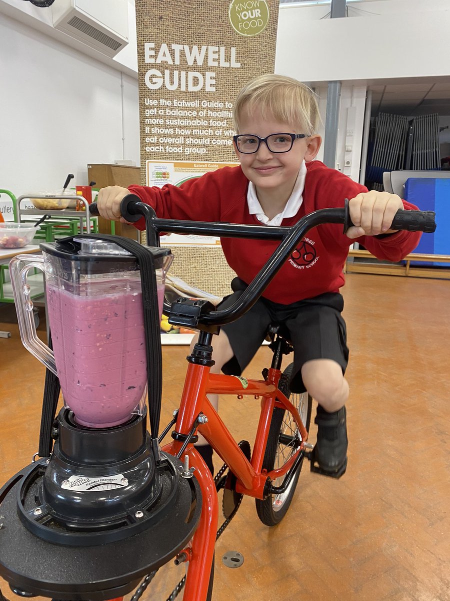 MissMeldauCTS's tweet photo. Willow class really enjoyed learning about balanced eating and working together to blend a delicious treat on the smoothie bike! @headcherrytree @CTS_Watford https://t.co/Jr6jLeLxbs