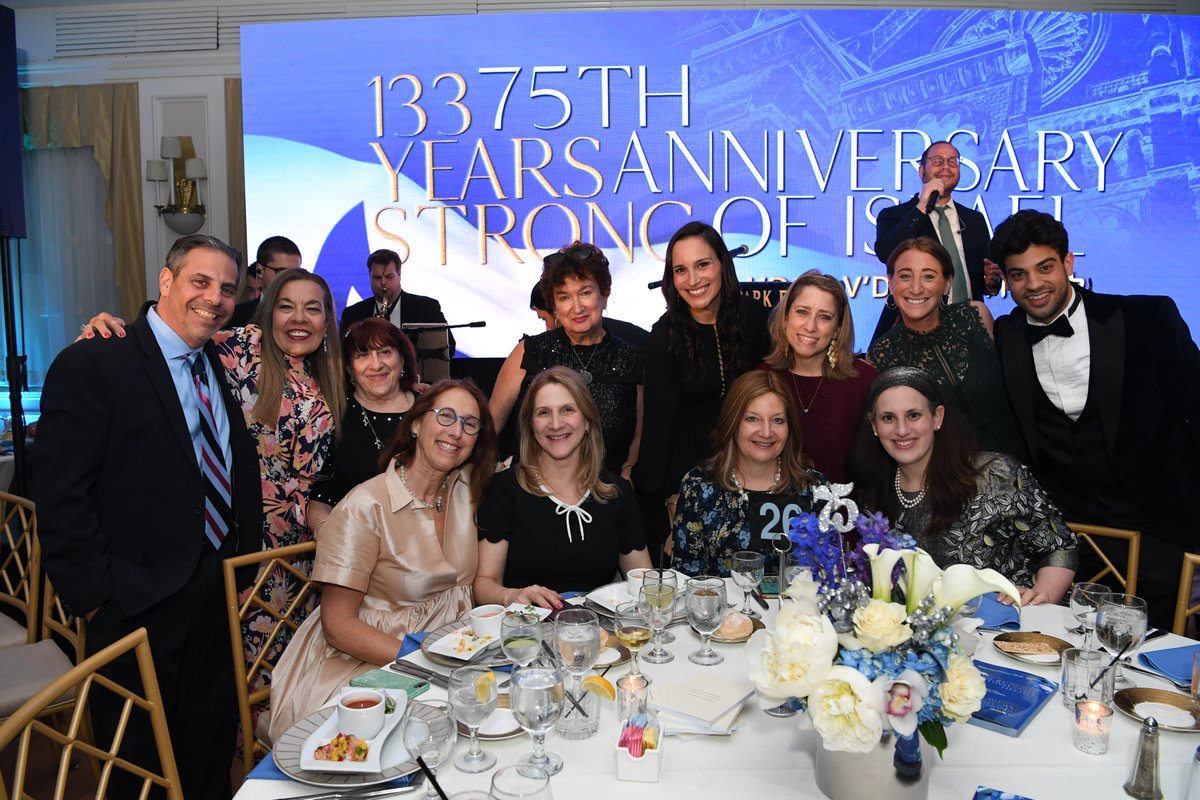 RASPEDS's tweet image. Celebrating &amp;amp; Going Forward. What an incredible night last night with our Park East Family! @PESynagogue