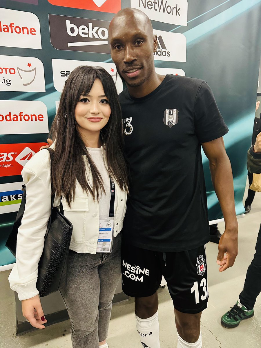 On yıl.. Beşiktaş forması için akıttığın her damla ter ve sonsuz emeklerin için çokça teşekkürler. Bazı insanlarla iyi ki tanışırsınız ya.. işte biz de Atiba ile iyi ki tanıştık.