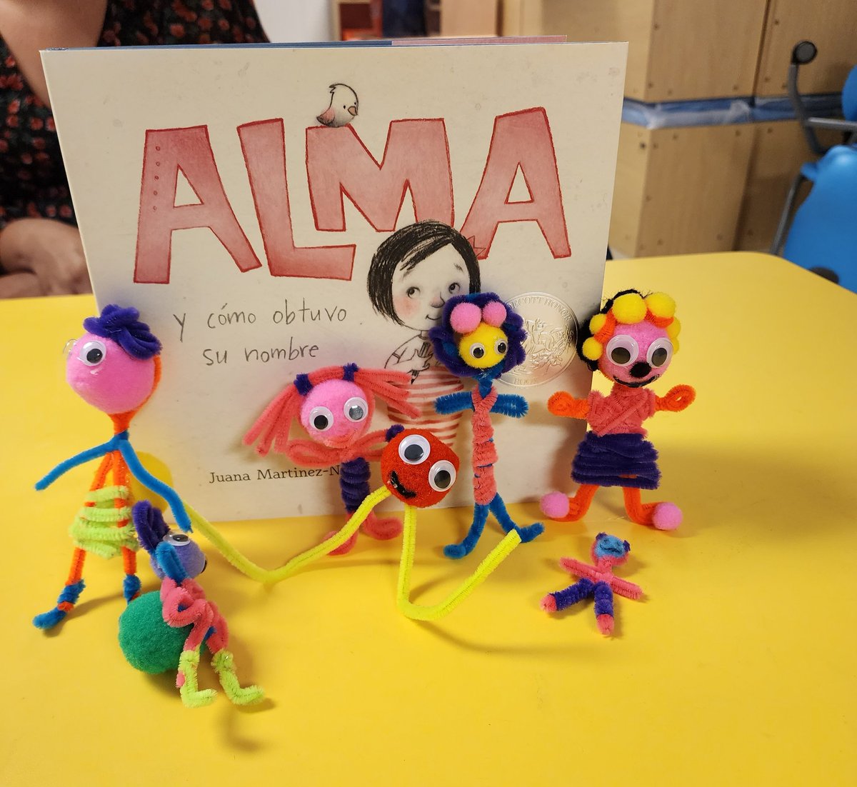 Melymel0421's tweet photo. Hinojosa and Keeble parents enjoyed a great read aloud. They learned numerous reading strategies to use at home and got to build the main character. 

@Aldine_FACE @Hinojosa_AISD
@Keeble_AISD  @teachwynn @ll_abrams @estebantam #summerrush https://t.co/jmzAw0IEoi