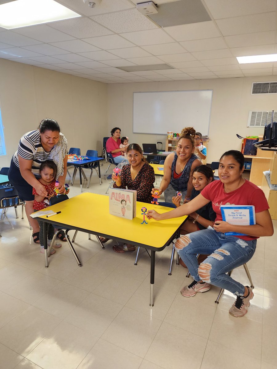 Melymel0421's tweet photo. Hinojosa and Keeble parents enjoyed a great read aloud. They learned numerous reading strategies to use at home and got to build the main character. 

@Aldine_FACE @Hinojosa_AISD
@Keeble_AISD  @teachwynn @ll_abrams @estebantam #summerrush https://t.co/jmzAw0IEoi