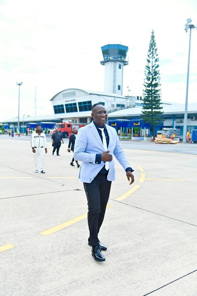 PROPHETJ_OMOTO's tweet photo. This Month, You will fly above every limitations βοΈπ«π©οΈ
#ProphetJeremiahOmotoFufeyin #MercyTV #MercyCity https://t.co/riymjQ6ego