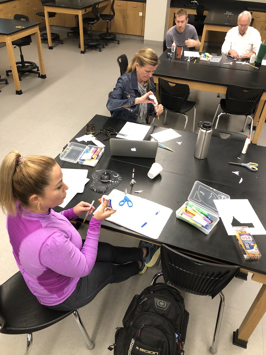 hallmarkar's tweet photo. Another successful launch day! 🚀 @DavissonAmber @DrChapmanCISD #ComalU23 https://t.co/EJxMdTOv61