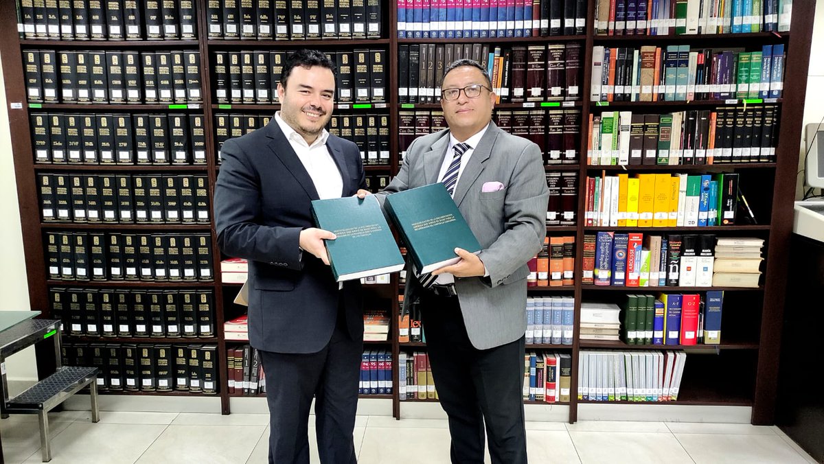 CedecEcuador's tweet photo. 📚 Miembros de la Comisión Jurídica de Provincialización de Santo Domingo y recuperación del Cantón la Concordia, donaron a la Biblioteca #LuisVerdesotoSalgado dos obras recopilatorias de la documentación jurídica y administrativa del proceso de Provincialización. https://t.co/5kTLg6sOj1