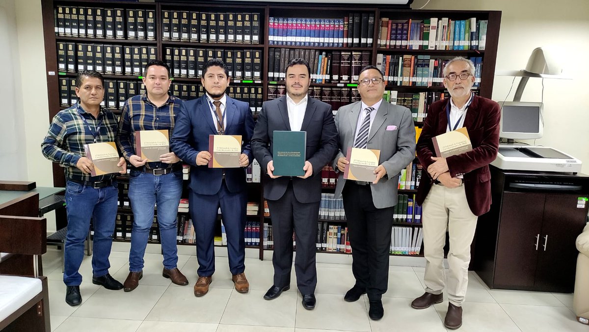 CedecEcuador's tweet photo. 📚 Miembros de la Comisión Jurídica de Provincialización de Santo Domingo y recuperación del Cantón la Concordia, donaron a la Biblioteca #LuisVerdesotoSalgado dos obras recopilatorias de la documentación jurídica y administrativa del proceso de Provincialización. https://t.co/5kTLg6sOj1