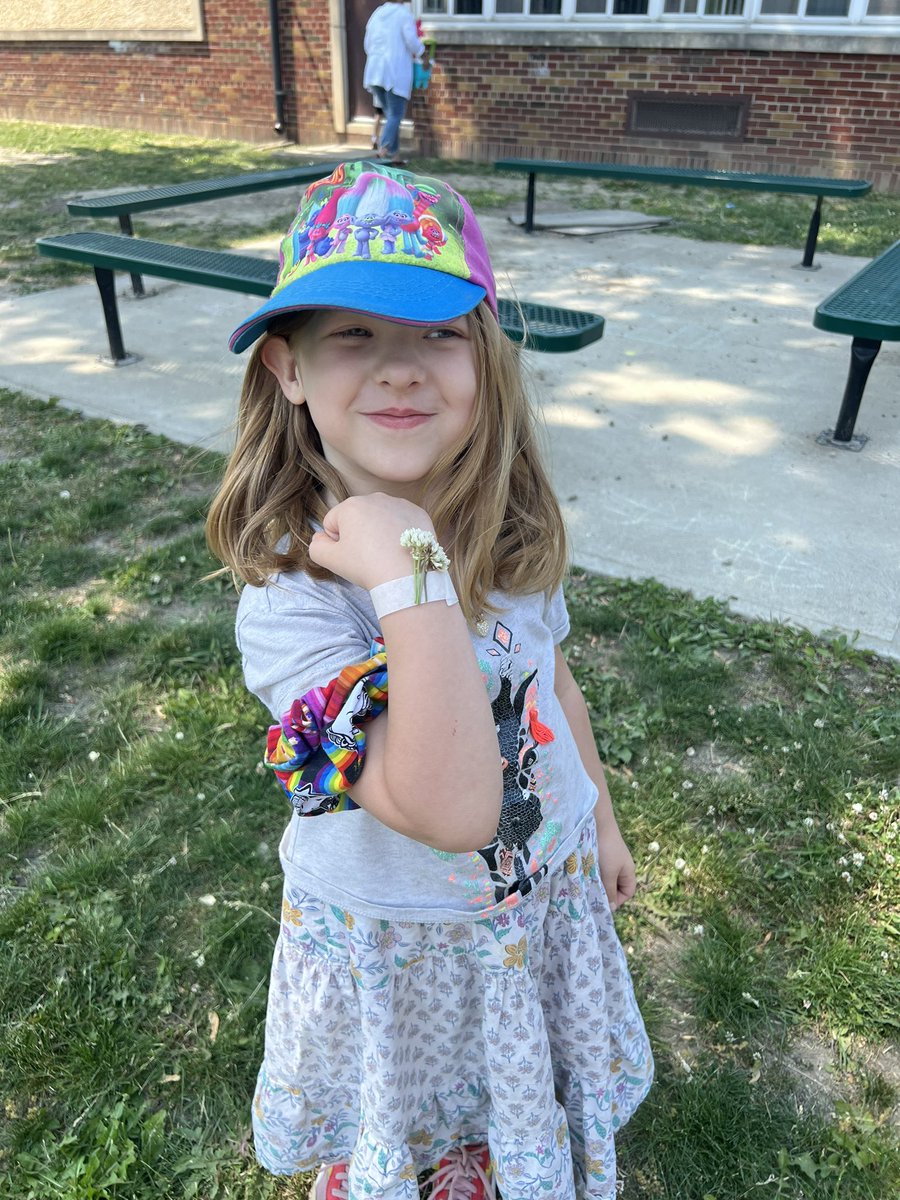 LRaniwsky's tweet photo. The kinders went flower picking today to decorate their tape bracelets! What a great idea 🌸🌼 @CoronationCougs https://t.co/2uoOvgHQUZ