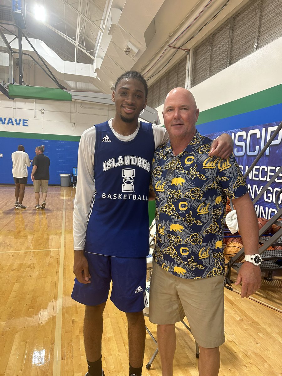 UC_Exposure's tweet photo. Interest turned to D1 Offer for UC "Top Prospect" Aaron Harden! Glad to see him growing, he's made great progress by putting in that work #UCExposure #StayUncommon #YouGetRewarded @Islanders_MBB @TXPSbasketball @coachkjones_11 @CoachBourg @CTXKnightsBball @EliteArnold https://t.co/xWTJmFfrjM