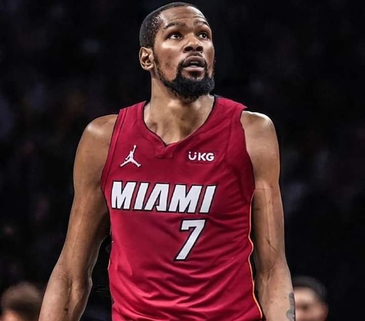 TheRimReporter's tweet photo. BREAKING: Kevin Durant has requested a trade from the Phoenix Suns. His preferred destinations include joining the Miami Heat to push for a finals run or join Nikola Jokic in Denver https://t.co/8hCcTICLUp
