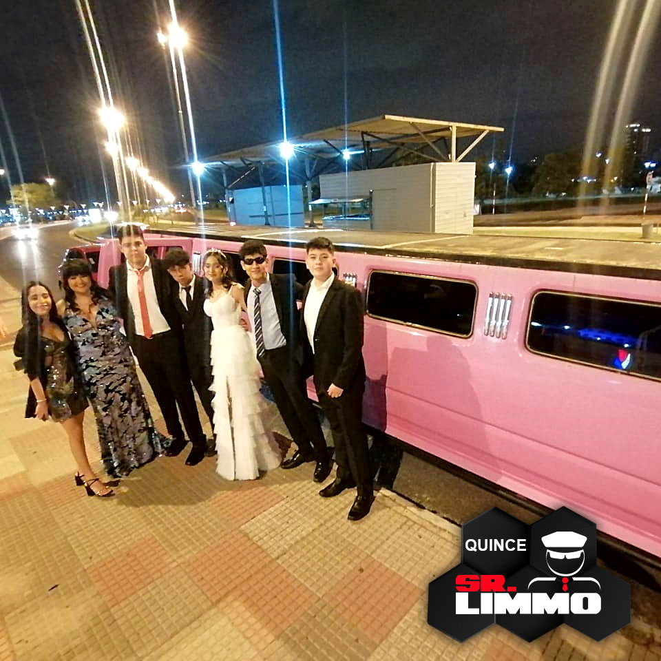 srlimmo's tweet photo. Una increíble fiesta de #Quinceaños con la #PinkHummer de SR LIMMO 😎
Mágica y Elegante para un paseo de  ensueños ✨
#hummer #limmo #limousine #party https://t.co/8utwr6RUnE