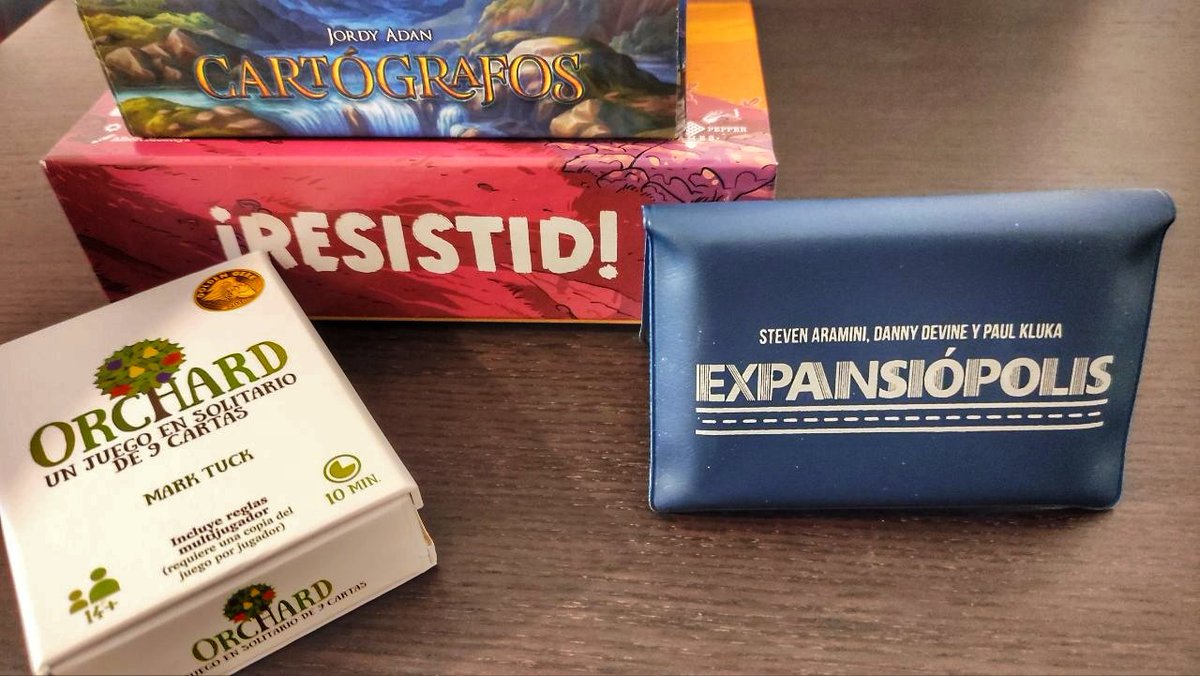 KalandrakaJuega's tweet photo. Este tipo de juego siempre está, nunca falla y te mantiene en la afición en malas épocas.
Noche de "mierducas" (con amor).❤️❤️
#Cartografos @genxgamesoficial
#Resistid #Expansiopolis @saltandpeppergames
#Orchard @melmacgames
#JuegosDeMesa #BoardGames #bgg #bggplay #solitario https://t.co/rRDPbWqdxl