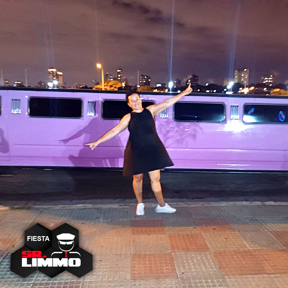 srlimmo's tweet photo. Las #fiestas imperdibles siempre con las #hummer de SR LIMMO!! No dudes en contactar con nosotros al 0982 222456 😎👌
#PinkHummer #limmo #limousine #Party https://t.co/nOmR2rzP3E
