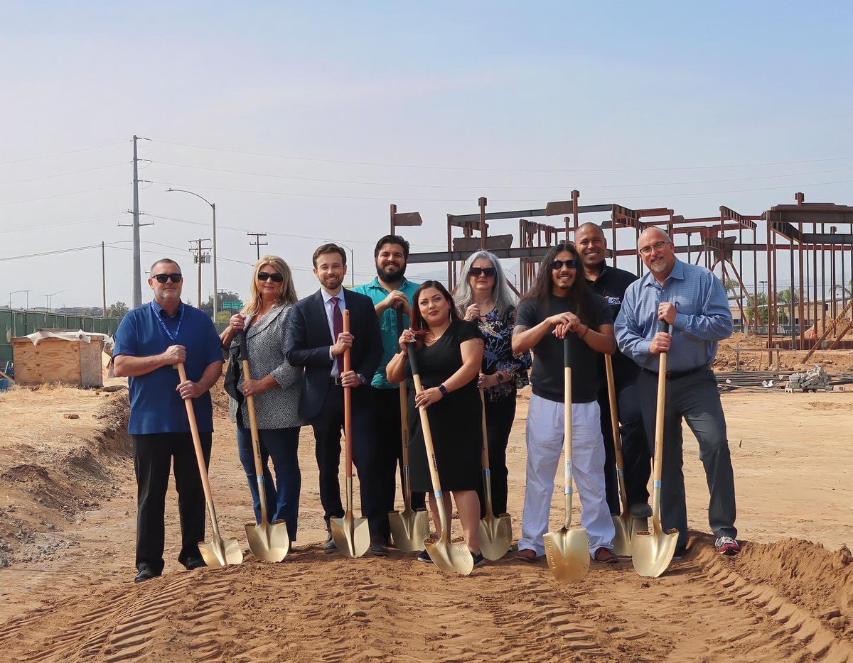 Looking forward to <a href="/ValVerdeFood/">VVUSD-FoodServices</a> new ‘headquarters’! As a daughter of a former VVUSD food service worker, this makes my ♥️ smile!