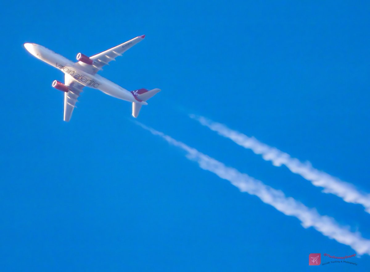 TheSnoopySnoop's tweet photo. #VS25 Virgin Atlantic
Airbus A330-343, G-VUFO
512mph @ 40,000ft (7.6 miles), LHR/JFK
Overhead #NorthernIreland tonight at 21:41hrs heading in to the sunset
#AvGeek #planespotting #aviationphotography #nikonphotography https://t.co/63Urxb01p4