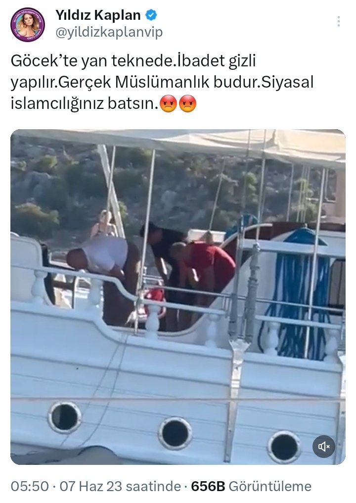 Müslümanlar az kazandıran zor işlerde çalışırken bu yobaz laikler namaza ve tesettüre düşman değillerdi. Büyük sıkıntı, namaz kılanların yat sahibi ve tesettürlü kadınların avukat, vekil ya da doktor olması ile başladı...