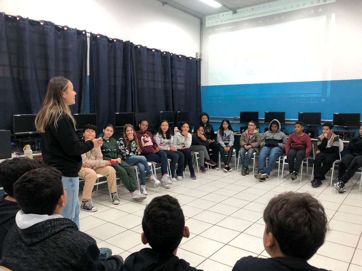 kobayashi_duda's tweet photo. 14 aulas, 15 salas e 700 minutos de uma troca enriquecedora. Eu amei facilitar essas oficinas de Cultura de Paz e Direitos Humanos na EMEB Monsenhor João Luiz do Prado. A Educação é a esperança do mundo 📚❤️ https://t.co/oRwsnBYZ5h