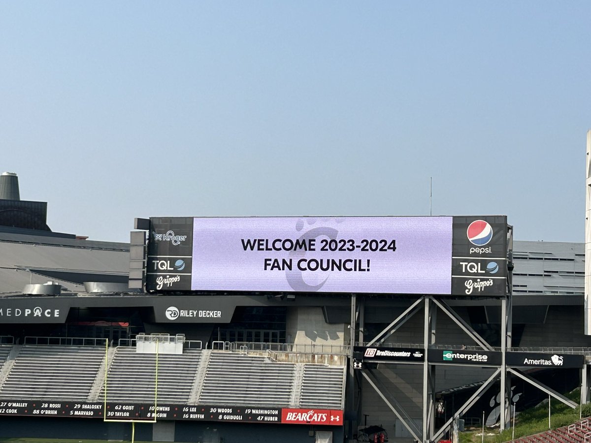 cincygreghoodin's tweet photo. Honey , I’m home ! @GoBEARCATS @uofcincy @uofcincyalumni @GoBearcatsUCATS #BearcatFamily #BearcatsUnited #BearcatForLife #Bearcats 🔴⚫️❤️🖤#summerincincy Hanging out at Nippert does #makesummerfunner https://t.co/SoE2FFqYJf