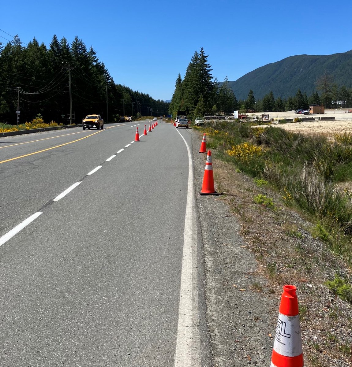 Info checkpoints for people travelling the #BCHwy4 detour are set up at Youbou Rd near #LakeCowichan (seen here) and at Aspeden Rd near #PortAlberni.

For those who must travel: be prepared, be patient. Fuel up, bring extra supplies, food/water, and travel during daylight hours.