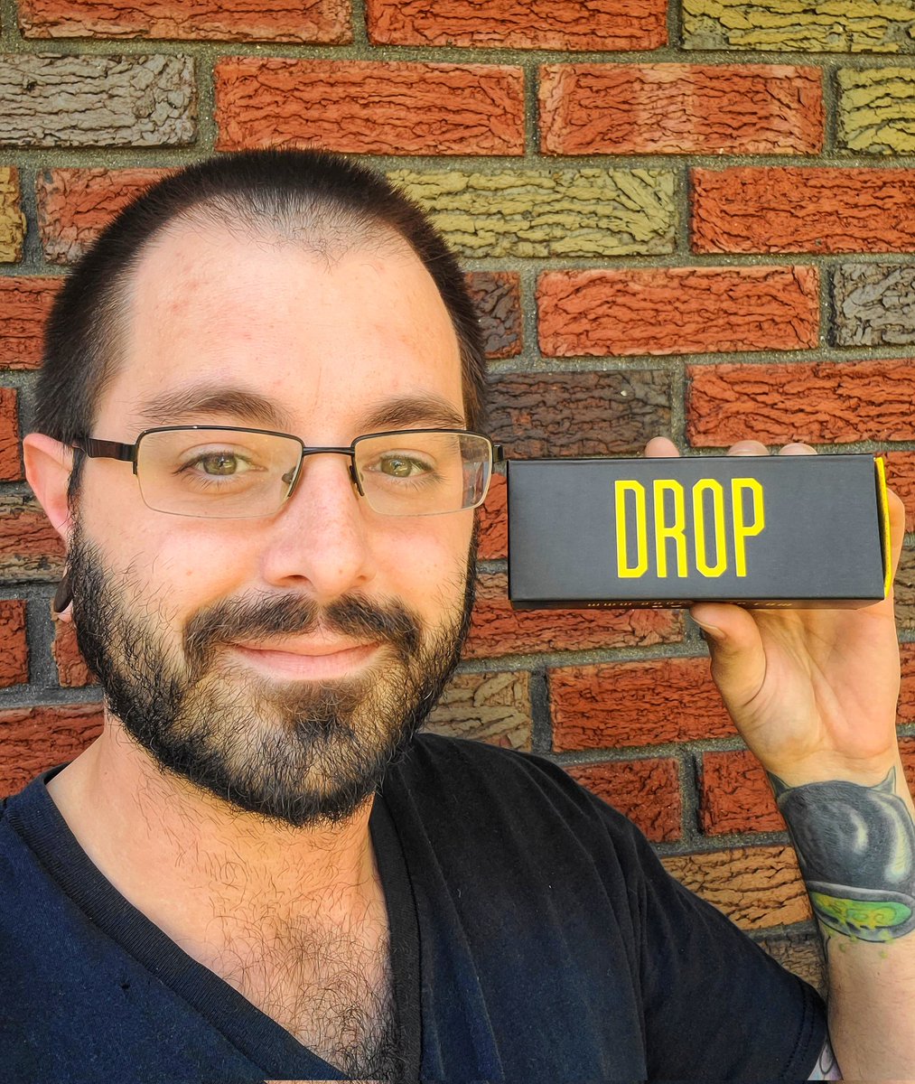 BruceKmusic's tweet photo. Here we go! You're looking at the newest member of the @Drop_Strap family! Videos to follow in the coming days so stay tuned! #guitar #dropstrap #guitarist https://t.co/MezSKpmO29
