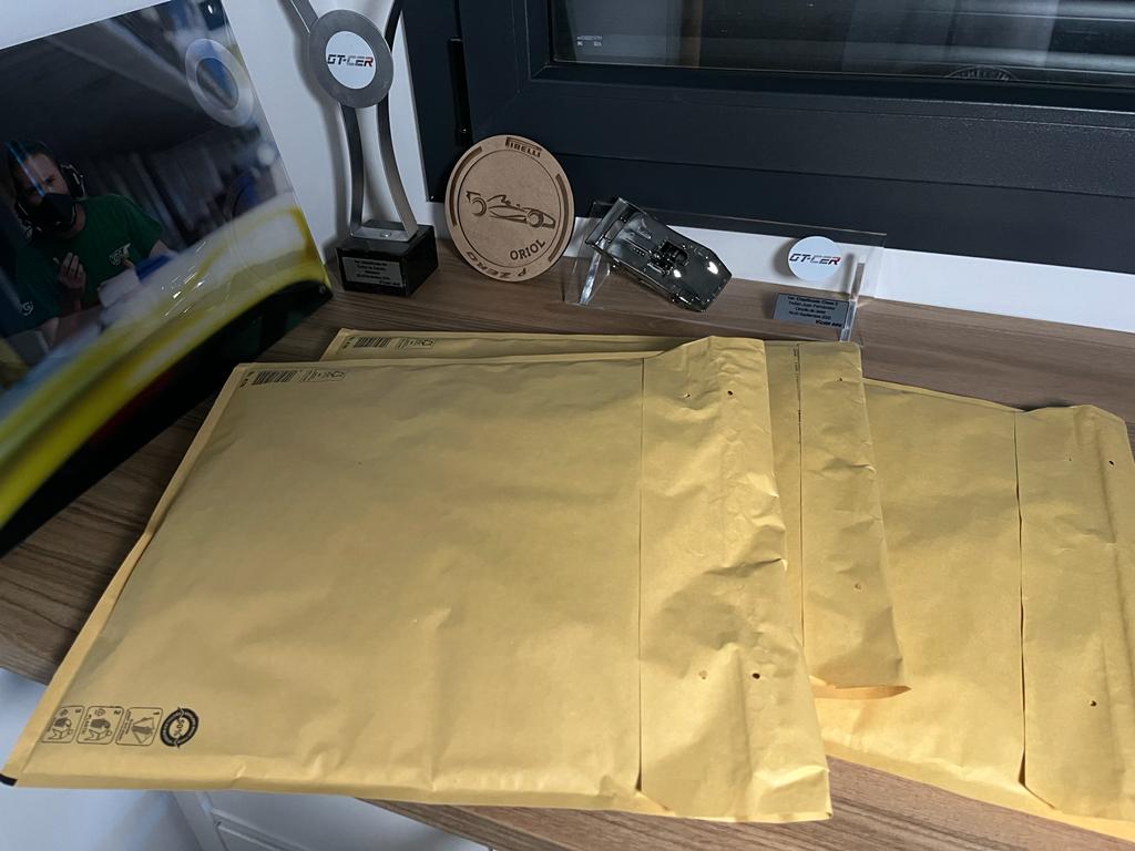 Preparados los envíos para mañana del nuevo merch!
Si quieres adquirir el nuevo modelo de camiseta ponte en contacto conmigo, 25€ tienen la culpa 😂
Gracias a todos!