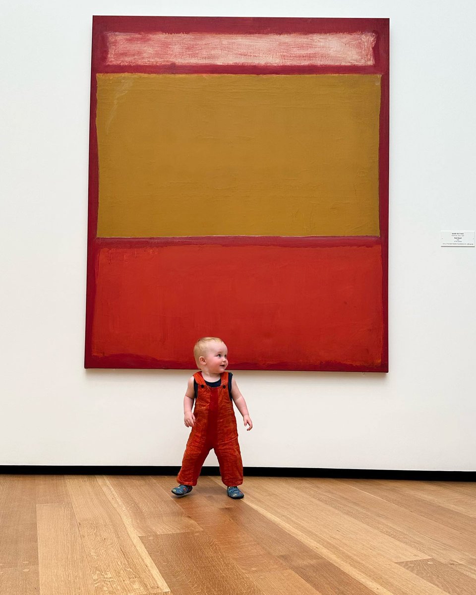 The look when you realize your favorite outfit is actually a masterpiece. ❤️