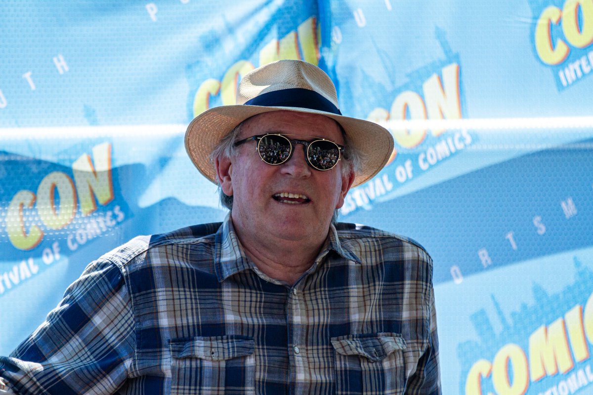 UoPFMC's tweet photo. #FMC's own @LincolnGeraghty introduces the very special guests of 2023 @PComicCon @thenicolabryant #peterdavidson and #colinbaker @UniPortCCI @UoP_Media https://t.co/365awZDw3d