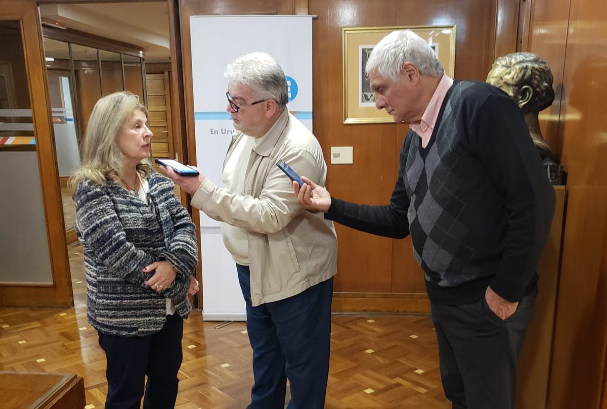 Silvana08928625's tweet photo. La Ing. Silvana Olivera,participó en el @bseuruguay junto a la Sub Gta. Gral. Dra. Verónica Salaberry y el Pte. de COCAP Ing. Gustavo González en el lanzamiento del 1er curso de Movilidad Eléctrica para autos,que dictará @COCAPuy a empleados del BSE y de @UTE_ComCorp @solivera2 https://t.co/RMWM0wvjZA