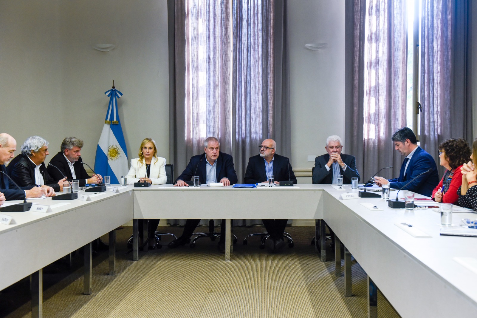 FyDVpISWcAAnMmr?format=jpg&name=large