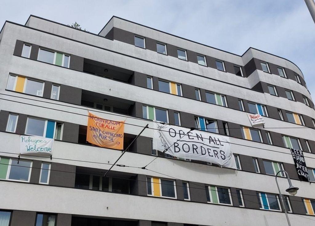 Hotels to Housing goes Amtsgericht 

Kommt zur Fahrraddemo am Donnerstag vom Selina Hotel zum Gericht!
 
⏰ Wann? 8.00Uhr, Donnerstag 8.6 
🔎 Wo? Alte Schönhauser Straße / Ecke Linienstraße 

Wir fordern von der Selina Hotel Group alle Strafanträge zurück zu ziehen!
