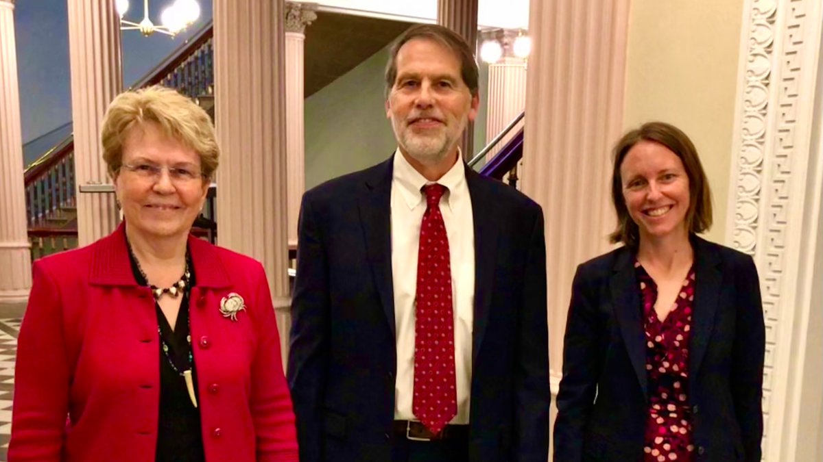 Stopping by the @WhiteHouse today, @AtkinsonCenter Director David Lodge briefed @WHOSTP climate policy leaders Jane Lubchenco and @CornellCAS alumna Laura Petes on @Cornell 's research-to-impact approach to developing scalable solutions to the climate crisis.