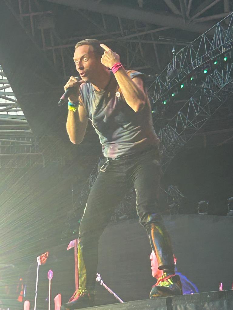 MarkJWCole's tweet image. You ok hun? @coldplay 

#awesomegig #Coldplay #ColdplayCardiff #Coldplay2023