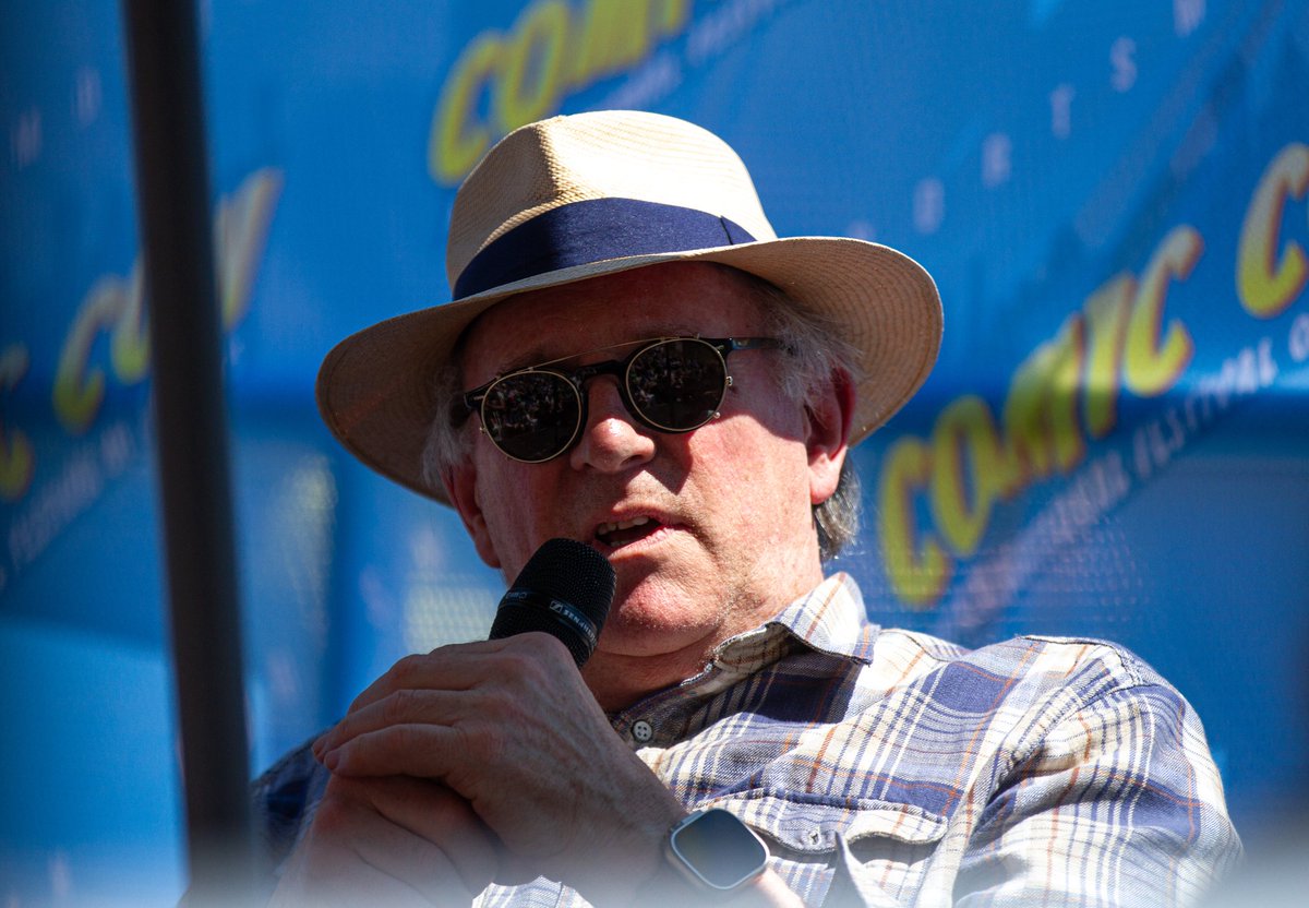 UoPFMC's tweet photo. #FMC's own @LincolnGeraghty introduces the very special guests of 2023 @PComicCon @thenicolabryant #peterdavidson and #colinbaker @UniPortCCI @UoP_Media https://t.co/MQuR3Zy6Nx