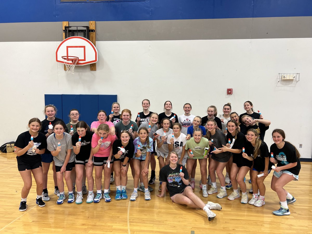KoMetHoops's tweet photo. Bomb Pops to celebrate Coach Huge turning 22 today at Camp! https://t.co/PyKbtDD6mH