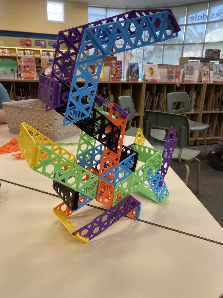 Gr 1s and 6s enjoying exploring with our new Qubits today! ⁦<a href="/clarksdalehdsb/">@clarksdaleHDSB</a>⁩
