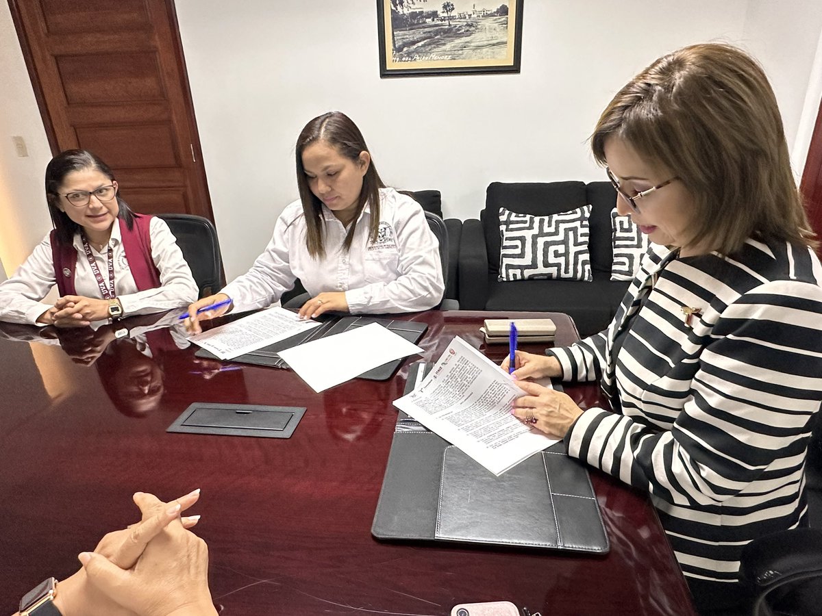 ITACETam's tweet photo. El #ITCE firmó un convenio de colaboración con la Universidad Vizcaya de las Américas de #CdVictoria, con el objetivo de brindar los espacios necesarios para que alumnos de ambas instituciones realicen su servicio social y prácticas profesionales.
#TransformandoLaEducación https://t.co/ysl7opdRmK
