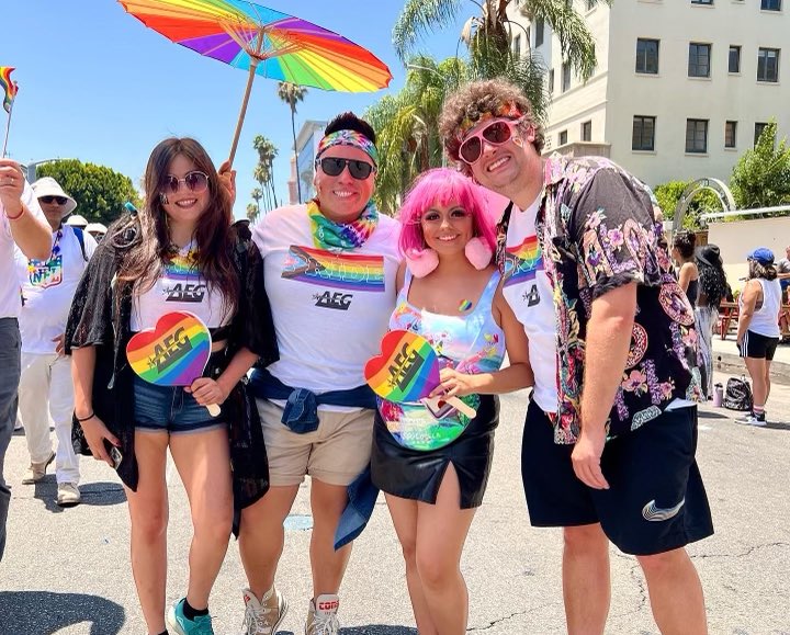 AEGworldwide's tweet photo. We can't wait to go #AllOutWithPride this weekend at the @LAPride Parade! ๐ณ๏ธโ๐๐ณ๏ธโโง๏ธ
Kicking off 11AM at Sunset Blvd and Highland Ave. Keep an eye out for our AEG float with live performers, mascots and friends from the @lakings and @lagalaxy and lots of fun!
#BetterAsOne #pride https://t.co/AY2zcwwxn5