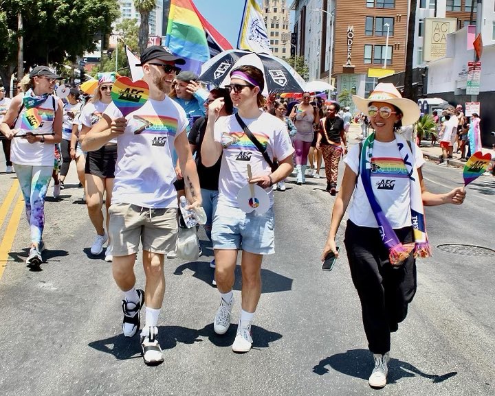 AEGworldwide's tweet photo. We can't wait to go #AllOutWithPride this weekend at the @LAPride Parade! ๐ณ๏ธโ๐๐ณ๏ธโโง๏ธ
Kicking off 11AM at Sunset Blvd and Highland Ave. Keep an eye out for our AEG float with live performers, mascots and friends from the @lakings and @lagalaxy and lots of fun!
#BetterAsOne #pride https://t.co/AY2zcwwxn5