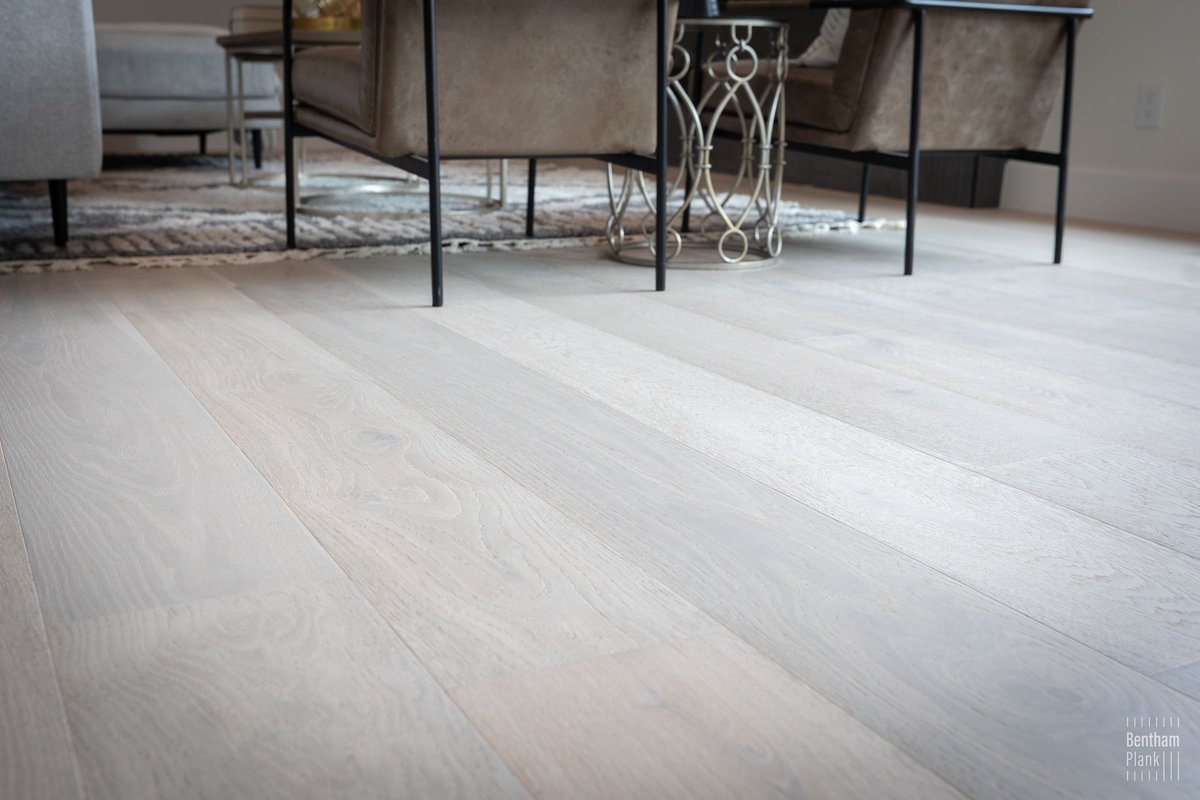 BenthamPlank's tweet photo. Matira | Natural: a warm, elegant, and uniquely beautiful floor. With a lightly tanned base, gray tones, and hints of sunset's warmth, it creates a truly unique ambiance. Experience the rustic luxury with finely integrated wood knots. #BenthamPlank #NaturalFlooring #RusticLuxury https://t.co/fuwtxjxY0o