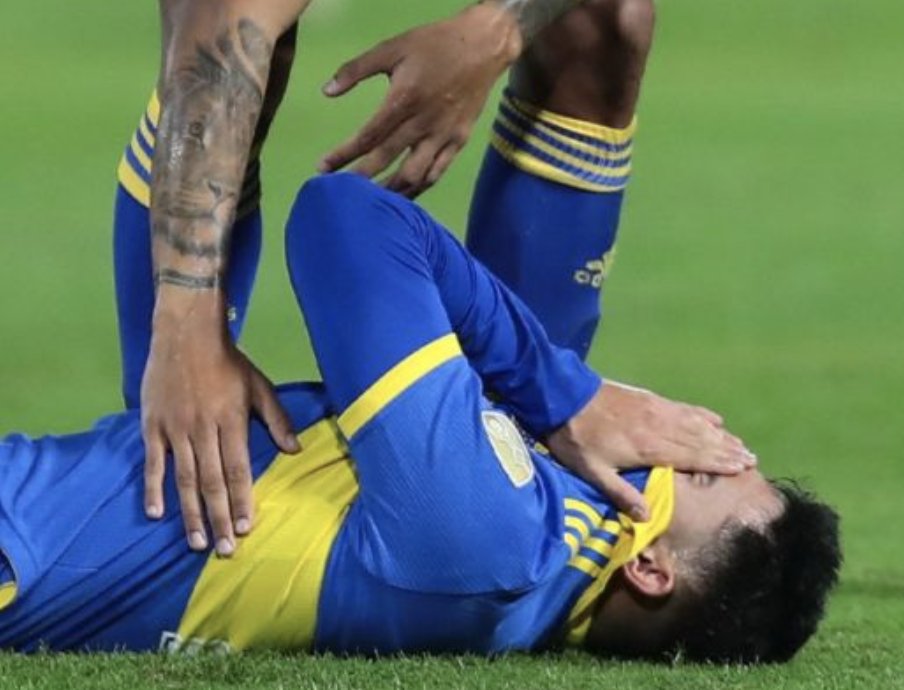 la12tuittera's tweet photo. AHORA | 😔🚑

 #ParteMédico @BocaJrsOficial

Langoni: desgarro en el isquiotibial derecho.

Merentiel: lesión grado II en el aductor derecho.

Advincula: lesión grado II en el ligamento lateral externo.

Fabra: desgarro grado II en el isquiotibial izquierdo. https://t.co/QUn2vXXt49