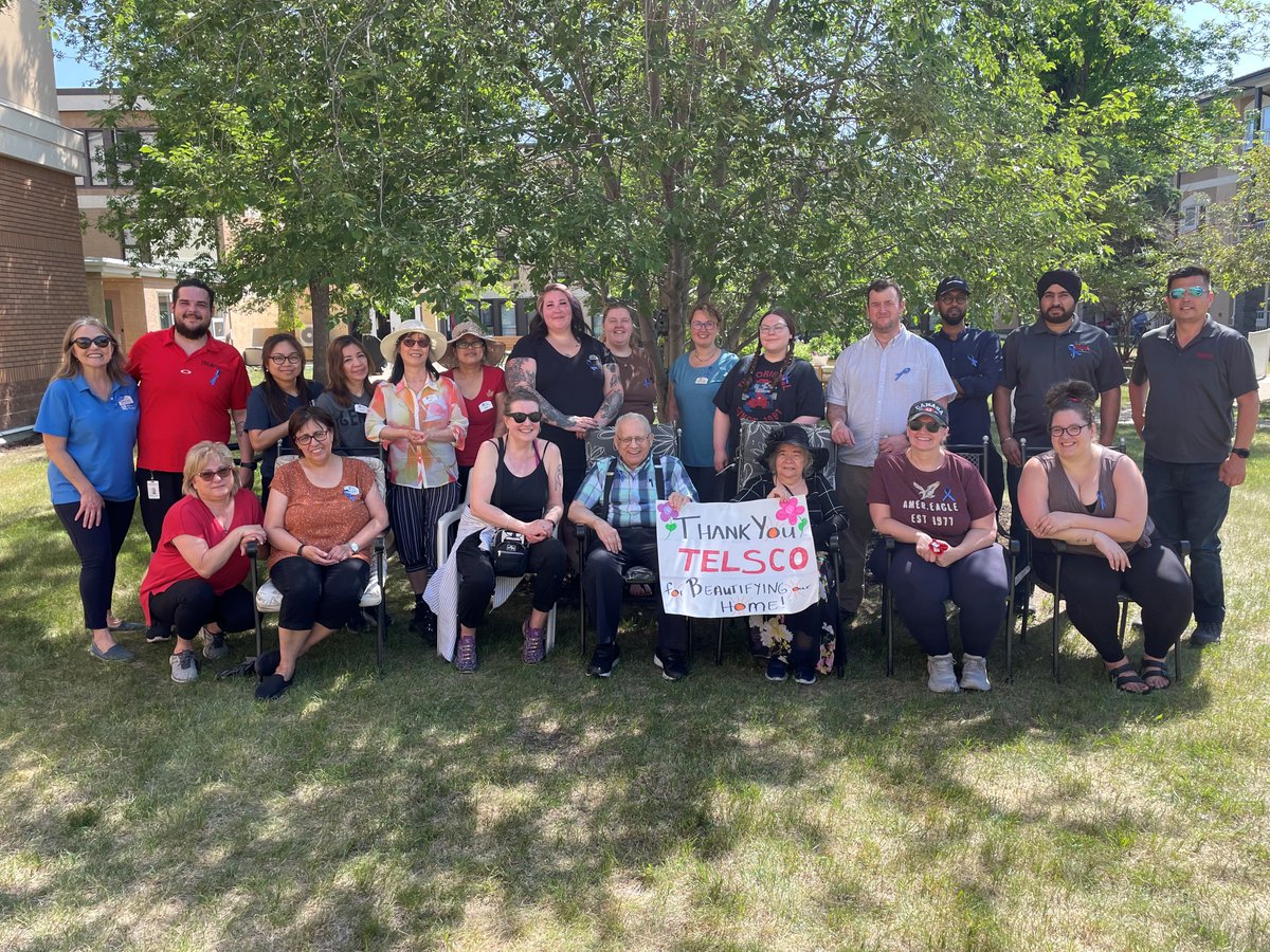 GEFSeniors's tweet photo. This morning at Rosslyn Lodge and Apartments we were joined by our friends @telscosecurity for our annual #PlantingDays. #ThankYou for your commitment to enriching the lives of #yegseniors.
#community #teamwork #volunteers #yeg #seniors #yegbiz #edmontonbusiness #seniorliving https://t.co/khuHZ8G4qP