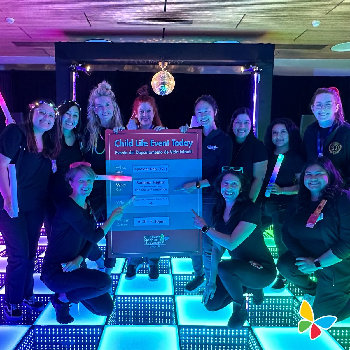 ChildrensLA's tweet image. Last night, our teen patients got to enjoy our Summer Nights event, a glow themed party with music and activities held by our amazing child life team! Thanks to all who joined us. 🥳