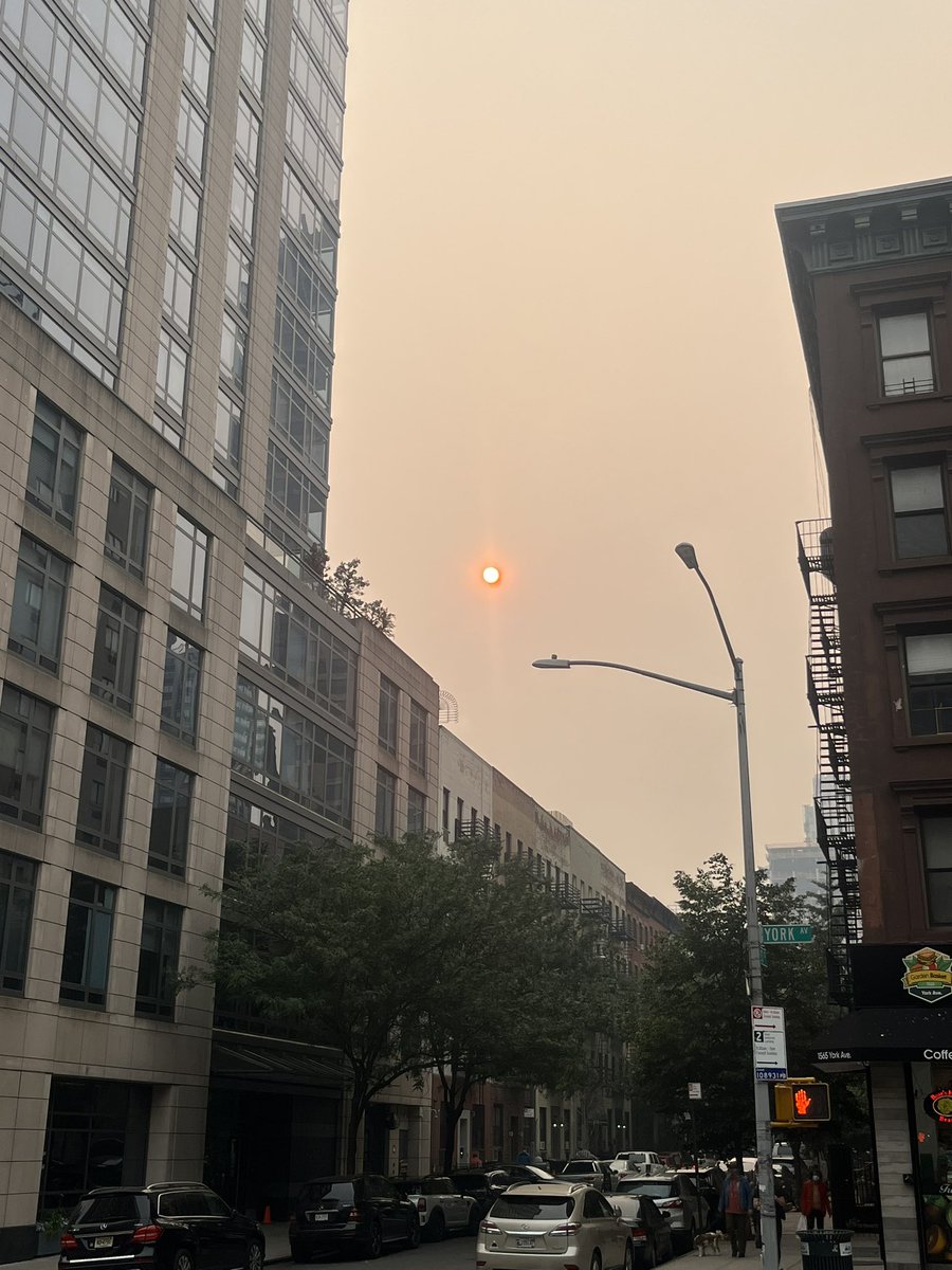 AlexDeJuice's tweet photo. Summertime in the city! ☀️😍🌆 https://t.co/PX6Ic3pH25