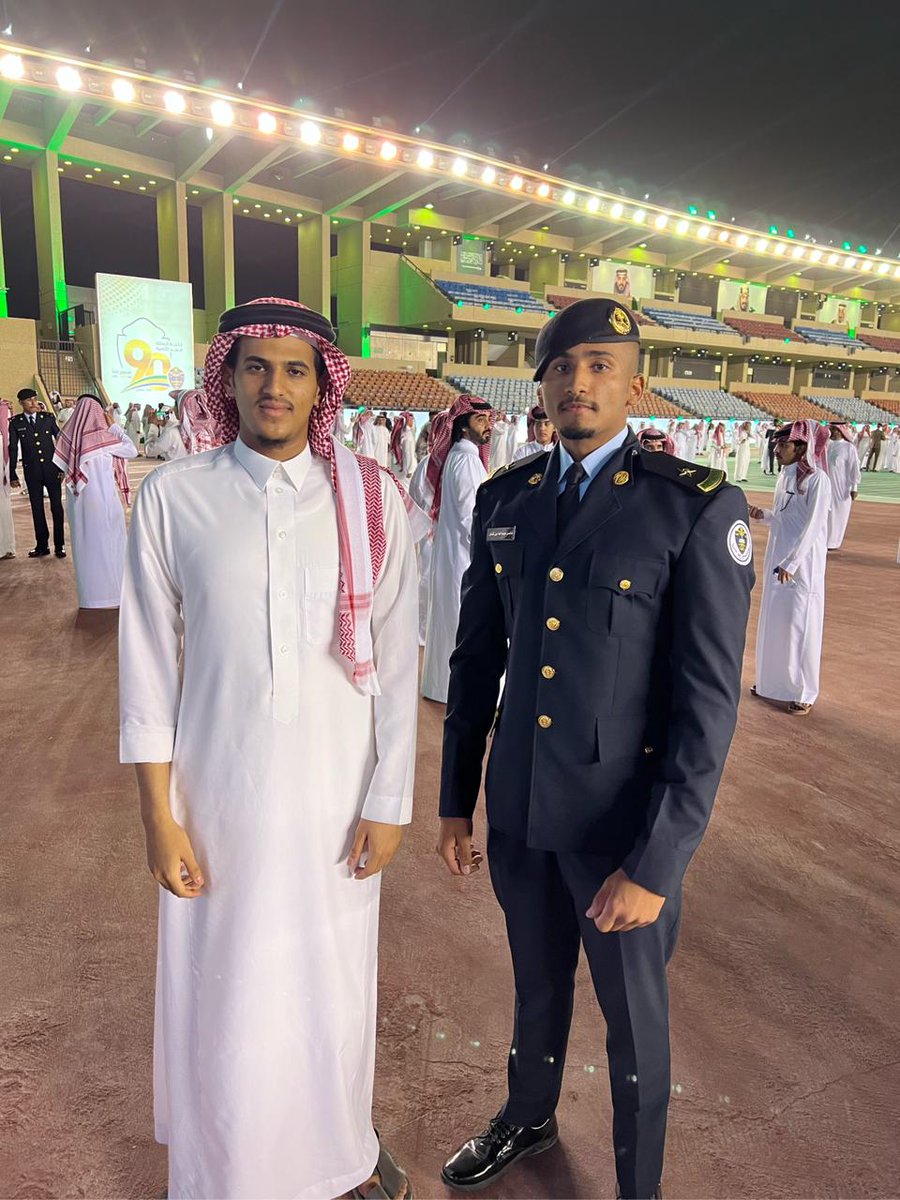 hareqnews's tweet photo. تلقى الملازم ناصر بن عبدالله بن شنار، التهاني والتبريكات بمناسبة تخرجه برت��ة ملازم من كلية الملك فهد الأمنية،وعبّر الملازم ناصر عن فخره واعتزازه بنيل شرف خدمة دينه ووطنه ومليكه.

وبهذه المناسبة،ن��قدم بخالص التهاني والتبريكات للملازم ناصر ،والتهنئة موصولة لوالده وأعمامه وكافة أسرته ؛ سائلين الله له العون والسداد،وأن يوفقه في خدمة دينه ومليكه ووطنه،وتتمنى له مزيداً من التوفيق والتقدم والنجاحات في حياته العملية.