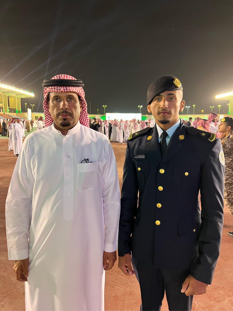 hareqnews's tweet photo. تلقى الملازم ناصر بن عبدالله بن شنار، التهاني والتبريكات بمناسبة تخرجه برت��ة ملازم من كلية الملك فهد الأمنية،وعبّر الملازم ناصر عن فخره واعتزازه بنيل شرف خدمة دينه ووطنه ومليكه.

وبهذه المناسبة،ن��قدم بخالص التهاني والتبريكات للملازم ناصر ،والتهنئة موصولة لوالده وأعمامه وكافة أسرته ؛ سائلين الله له العون والسداد،وأن يوفقه في خدمة دينه ومليكه ووطنه،وتتمنى له مزيداً من التوفيق والتقدم والنجاحات في حياته العملية.